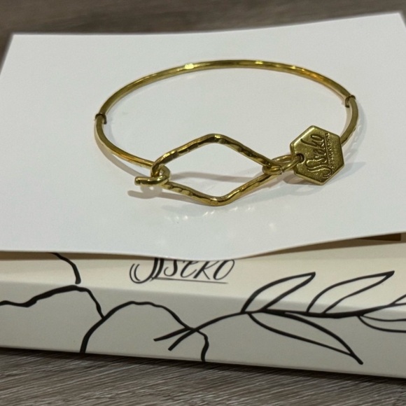 39-Piece Beauty Bundle | K18, YSL, Kerastase + More (NWT) - Picture 8 of 10